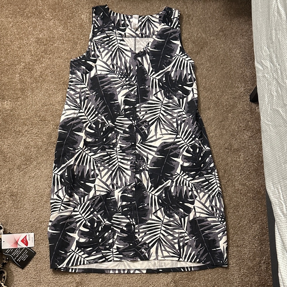 MarlaWynne Black and White Leaf Print knee length Dress